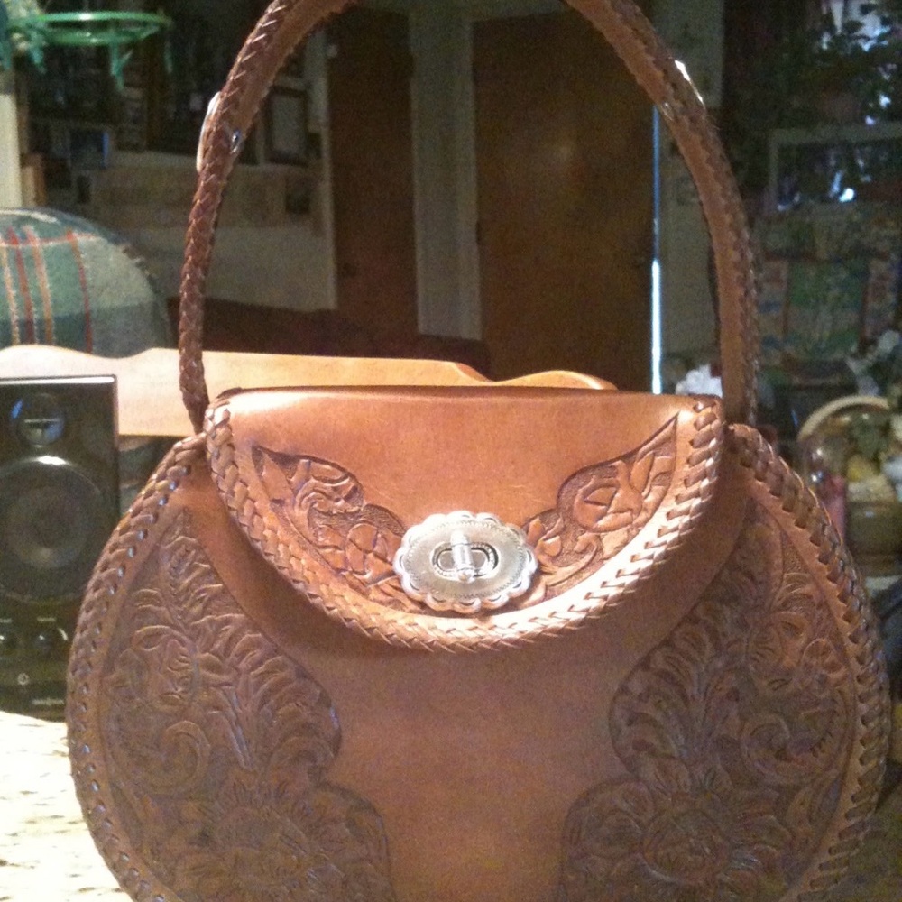 Elegant Brown Leather Shoulder Bag